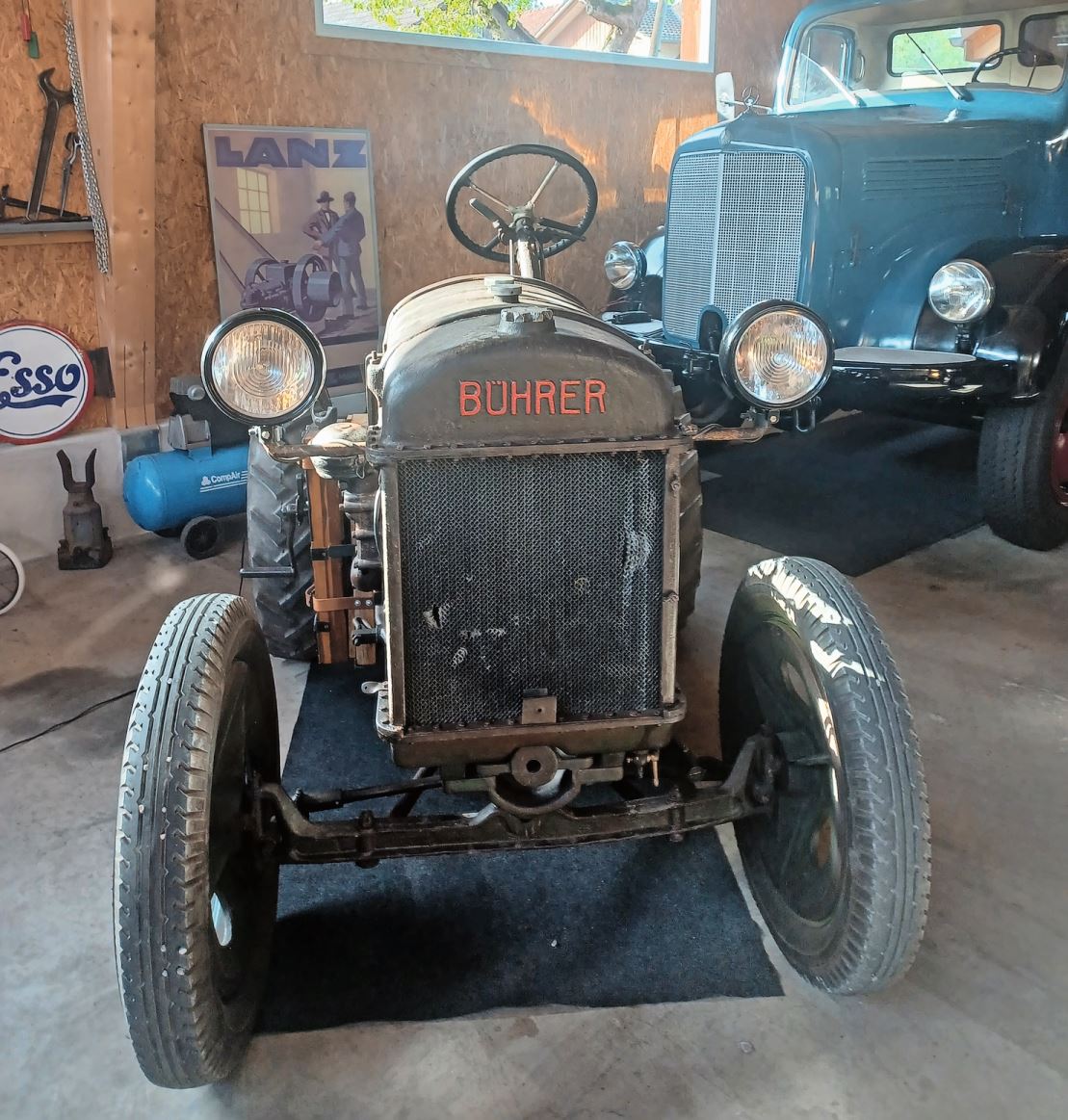 Der Tägerwiler besitzt einen 100-jährigen Bührer-Traktor.