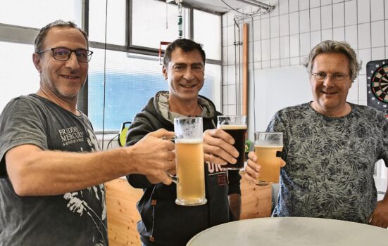 Drei der fünf Mitglieder des Brauclubs Altstätten: Thomas Rohner, Willi Schäfer, Thomas Riedener (von links).