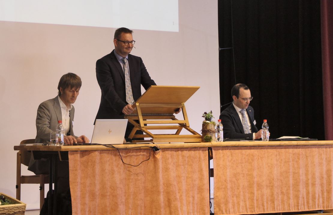 Geschäftsführer Mathias Rüesch, Präsident Peter Nüesch und Philipp Schönenberger, Vizepräsident (v.l.), führten durch die Versammlung.