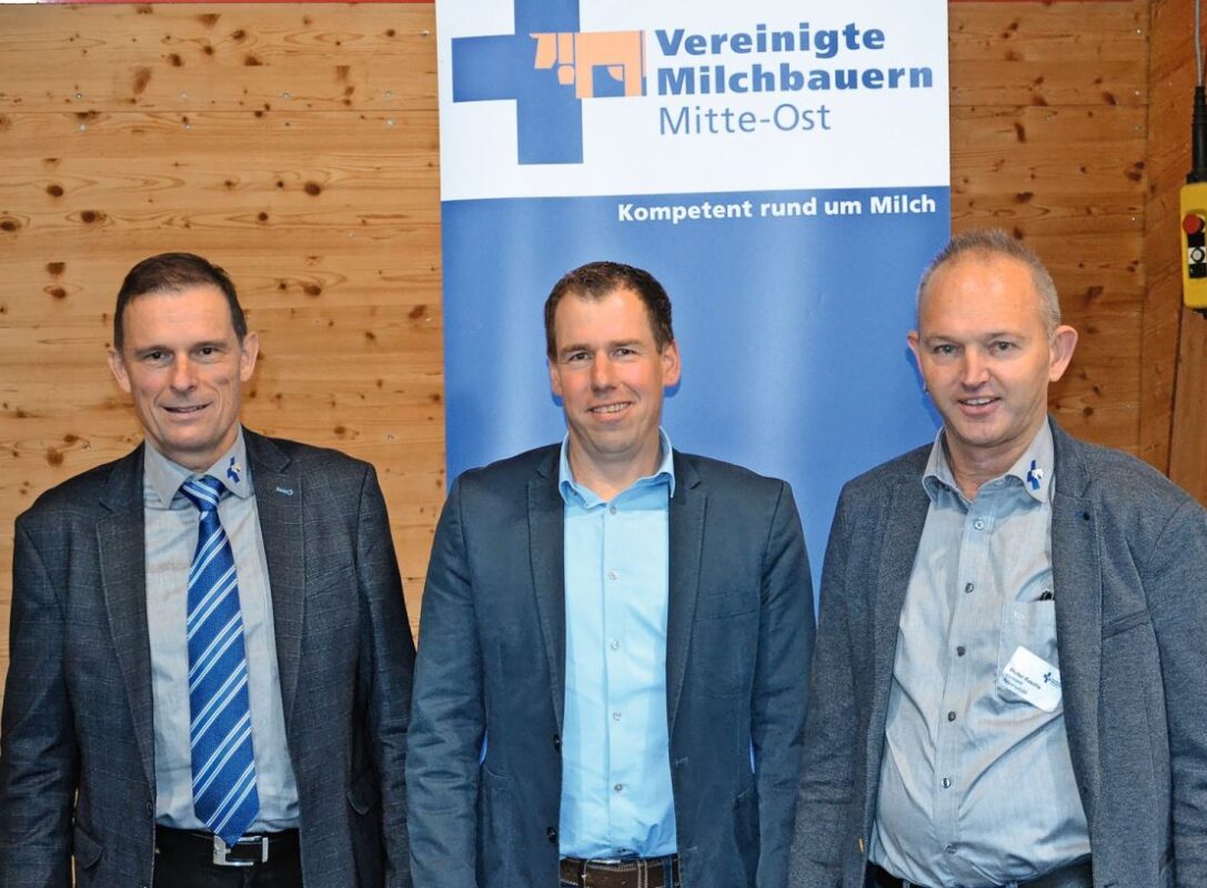 Hanspeter Egli mit dem neu gewählten Vorstandsmitglied Werner Giezendanner und dem zurücktretenden Walter Raschle (von links).